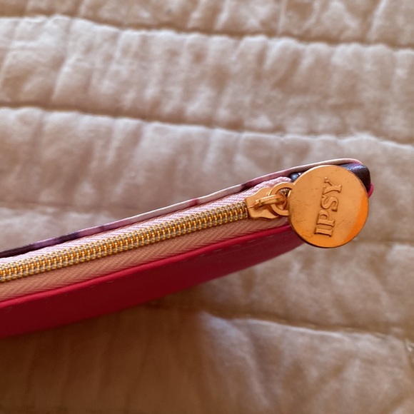 Ipsy bag - Picture 2 of 4